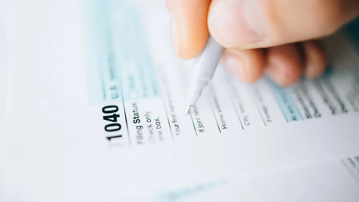 Completing the Italian F24 payment form for the flat-tax substitute tax